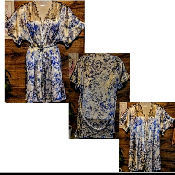 In Bloom Robe Size L Silky Priceless China NWOT - Picture 5 of 11